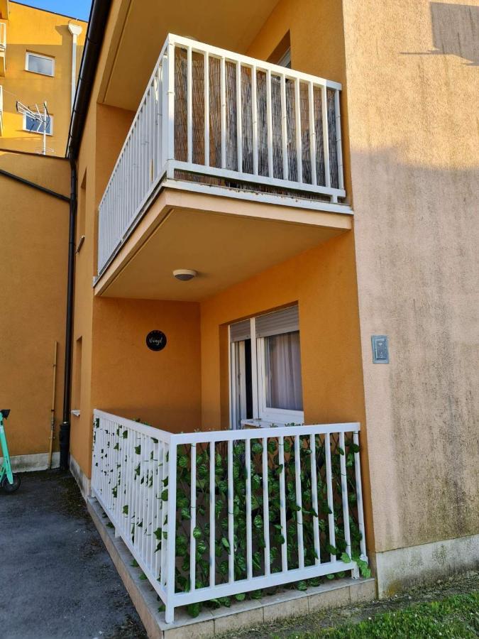 Apartman Vinyl - Self Chek-In Osijek Exterior photo